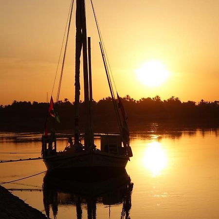Jj Jamaica Felucca Hotel Aswan Exterior photo